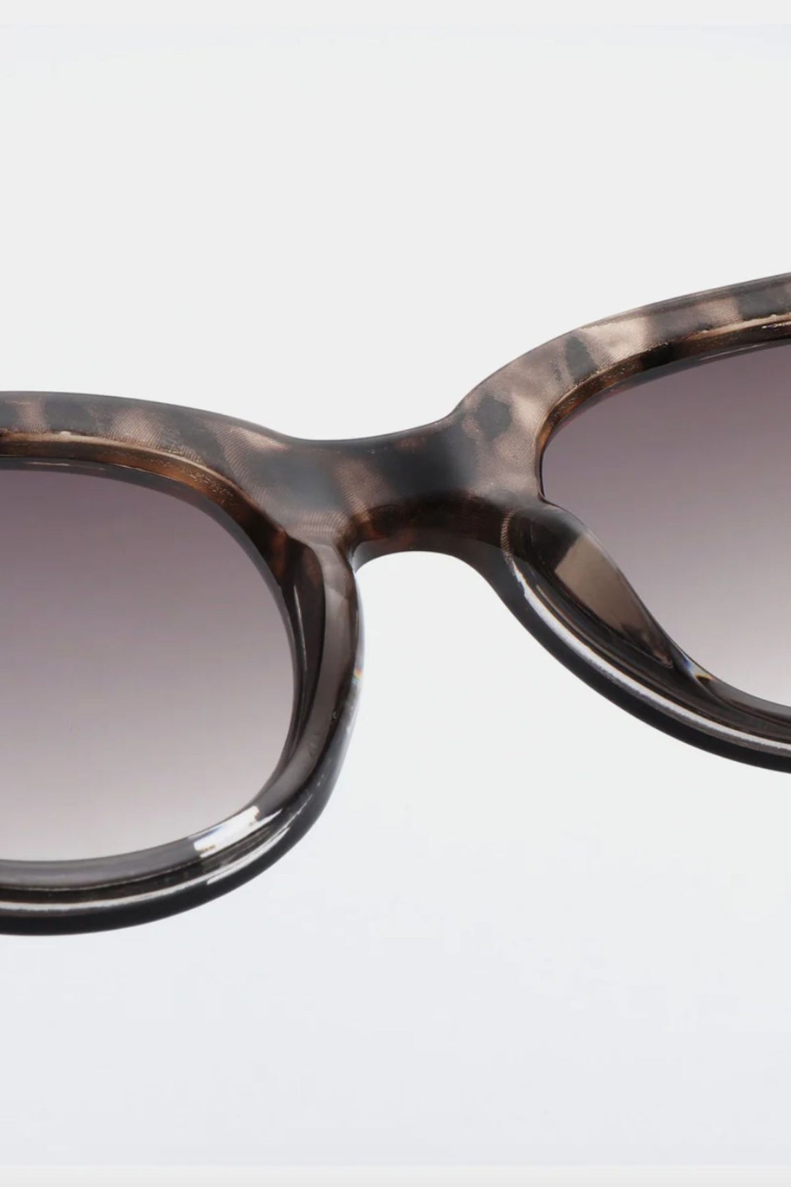 A. Kjaerbede Lilly aurinkolasit coquina