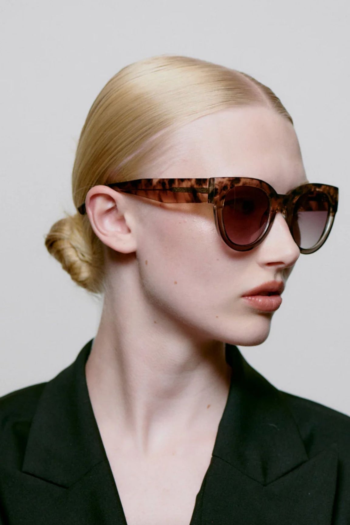 A. Kjaerbede Lilly aurinkolasit coquina