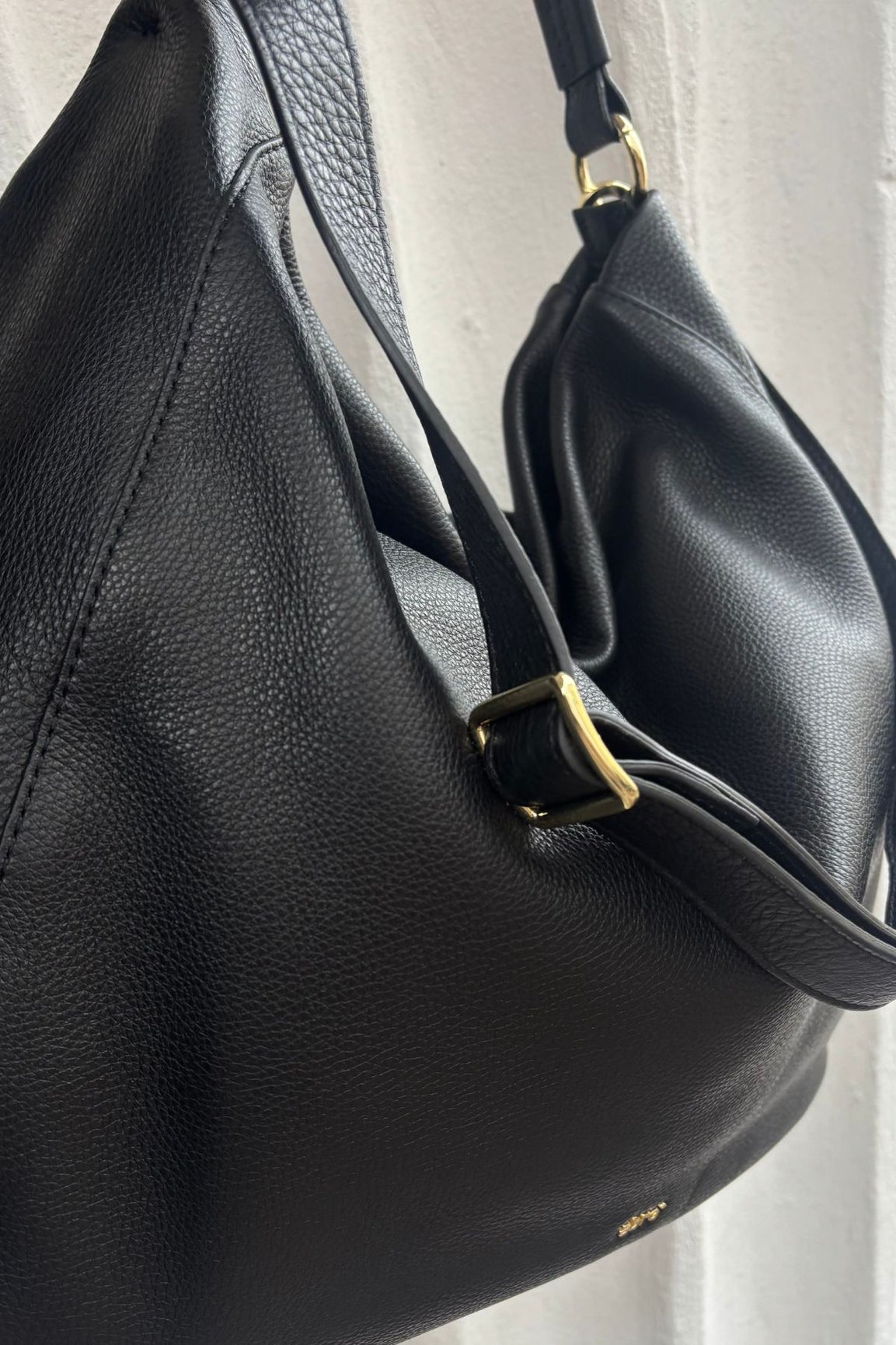 Abro Mia k&auml;silaukku musta