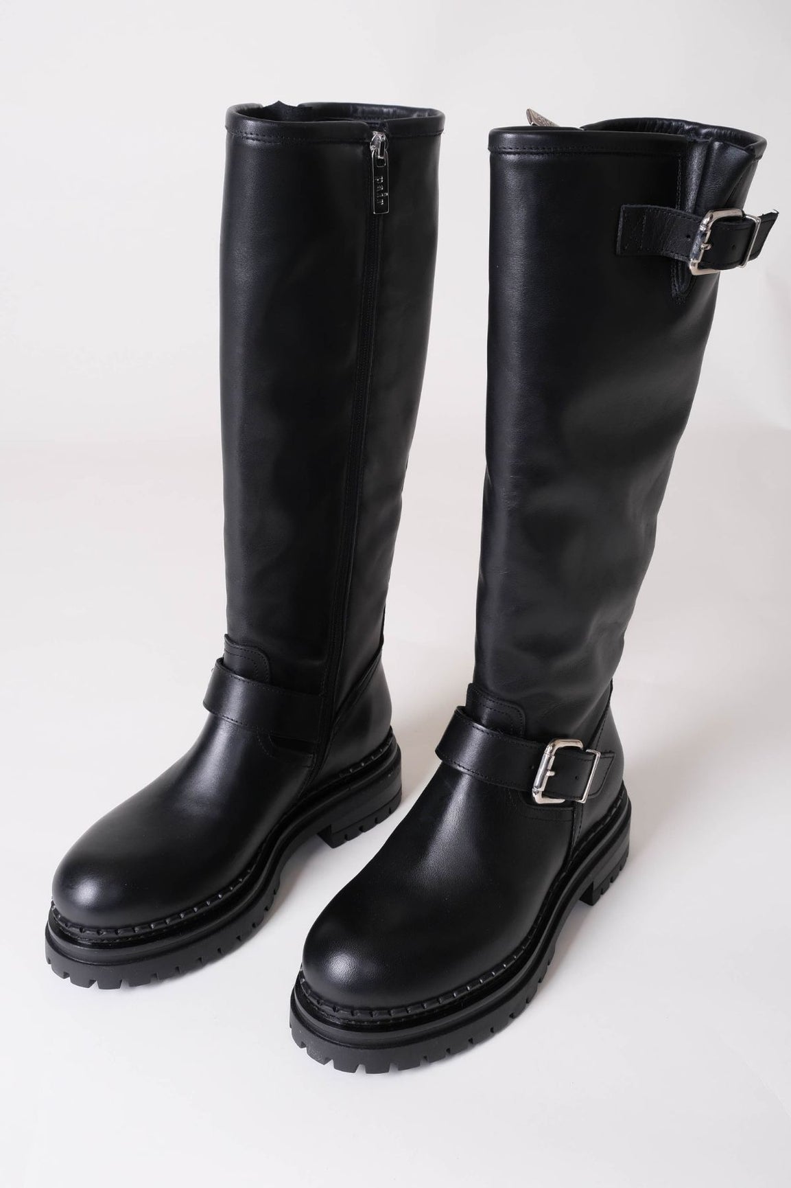 Mustat bikersaappaat