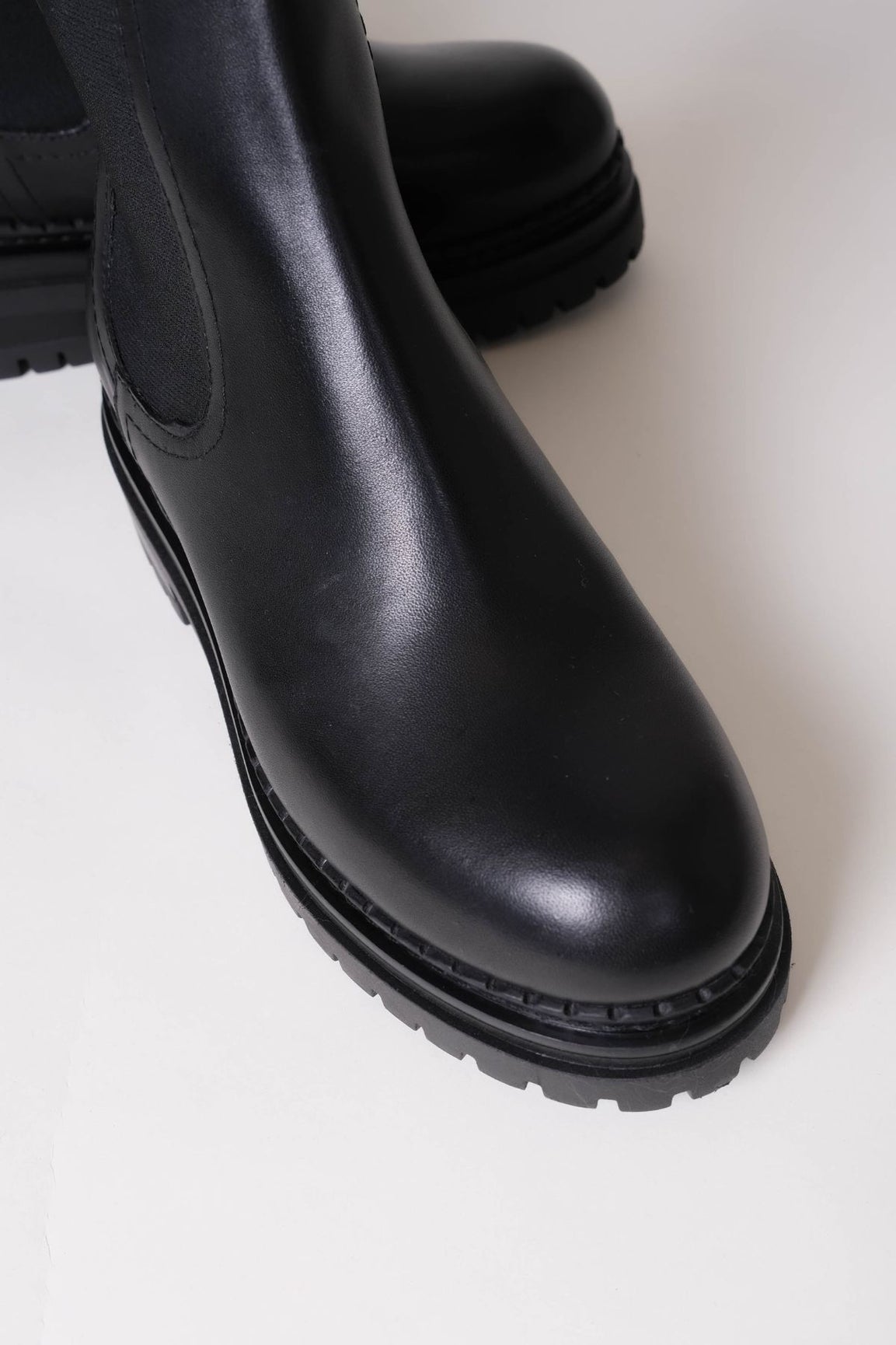 Apair nilkkurit musta