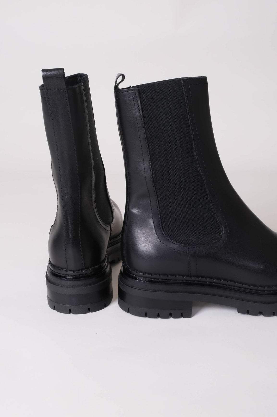 Apair nilkkurit musta