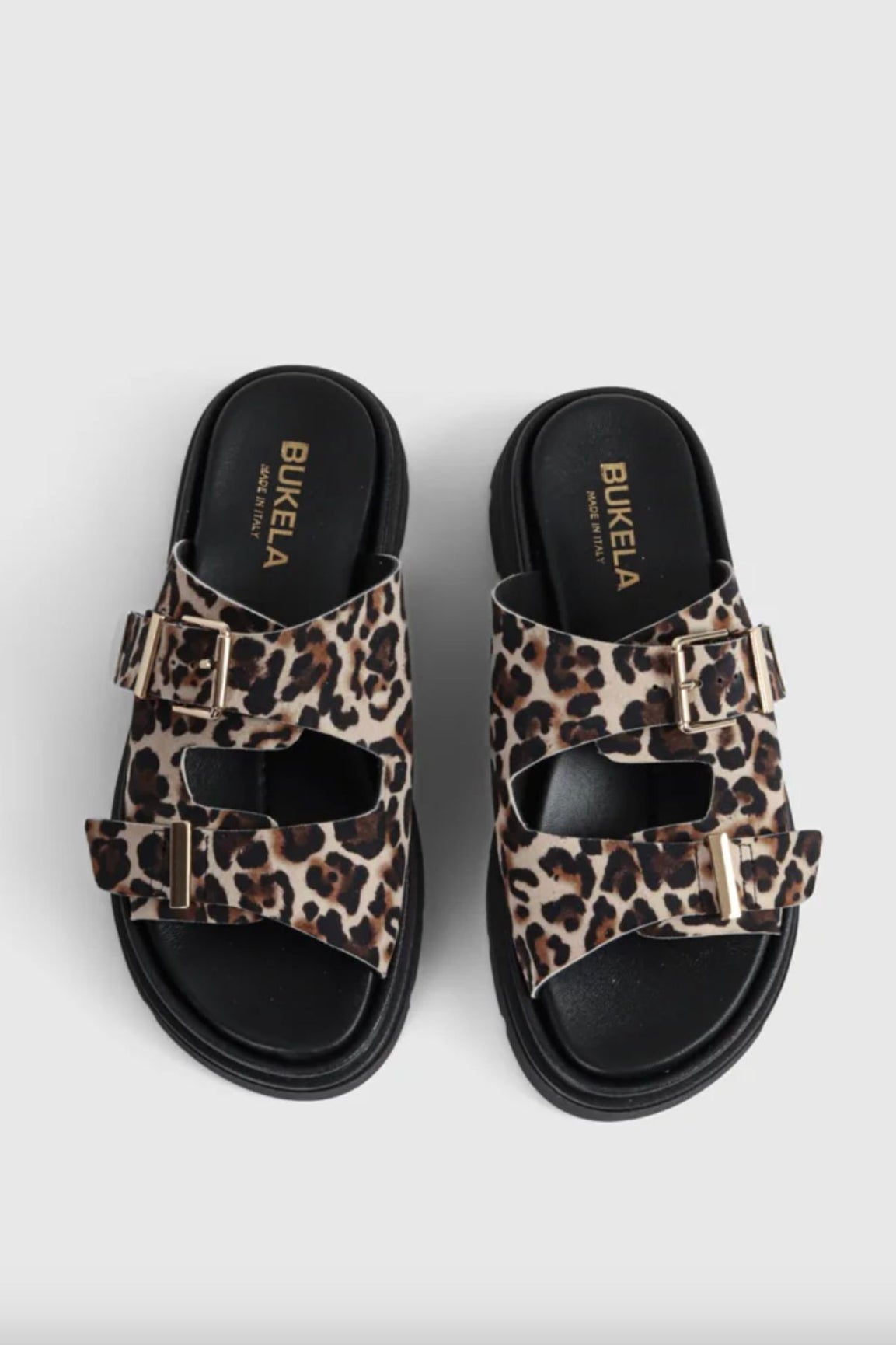 Leopardikuvioiset sandaalit