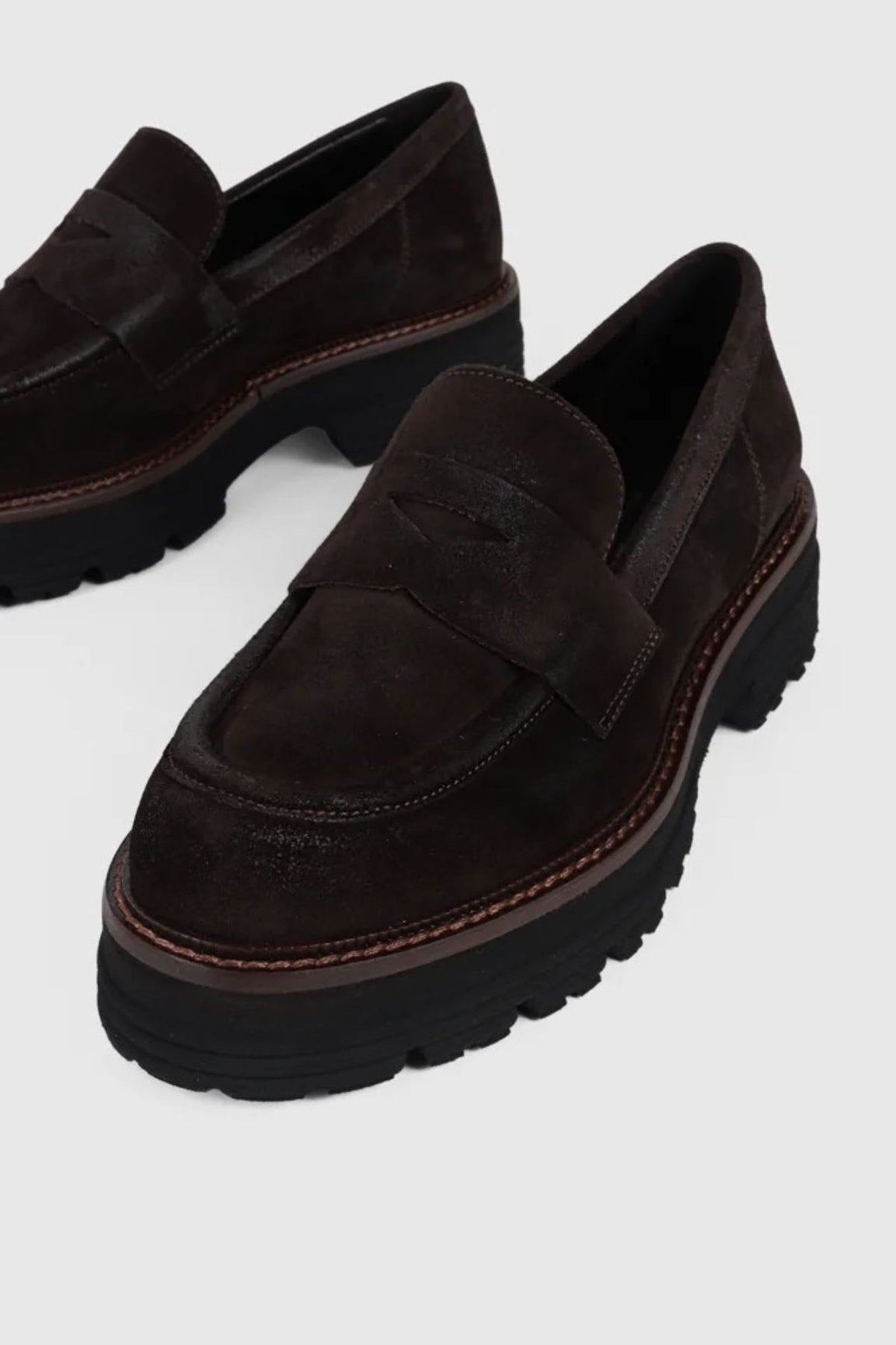 Ruskeat mokkaloaferit