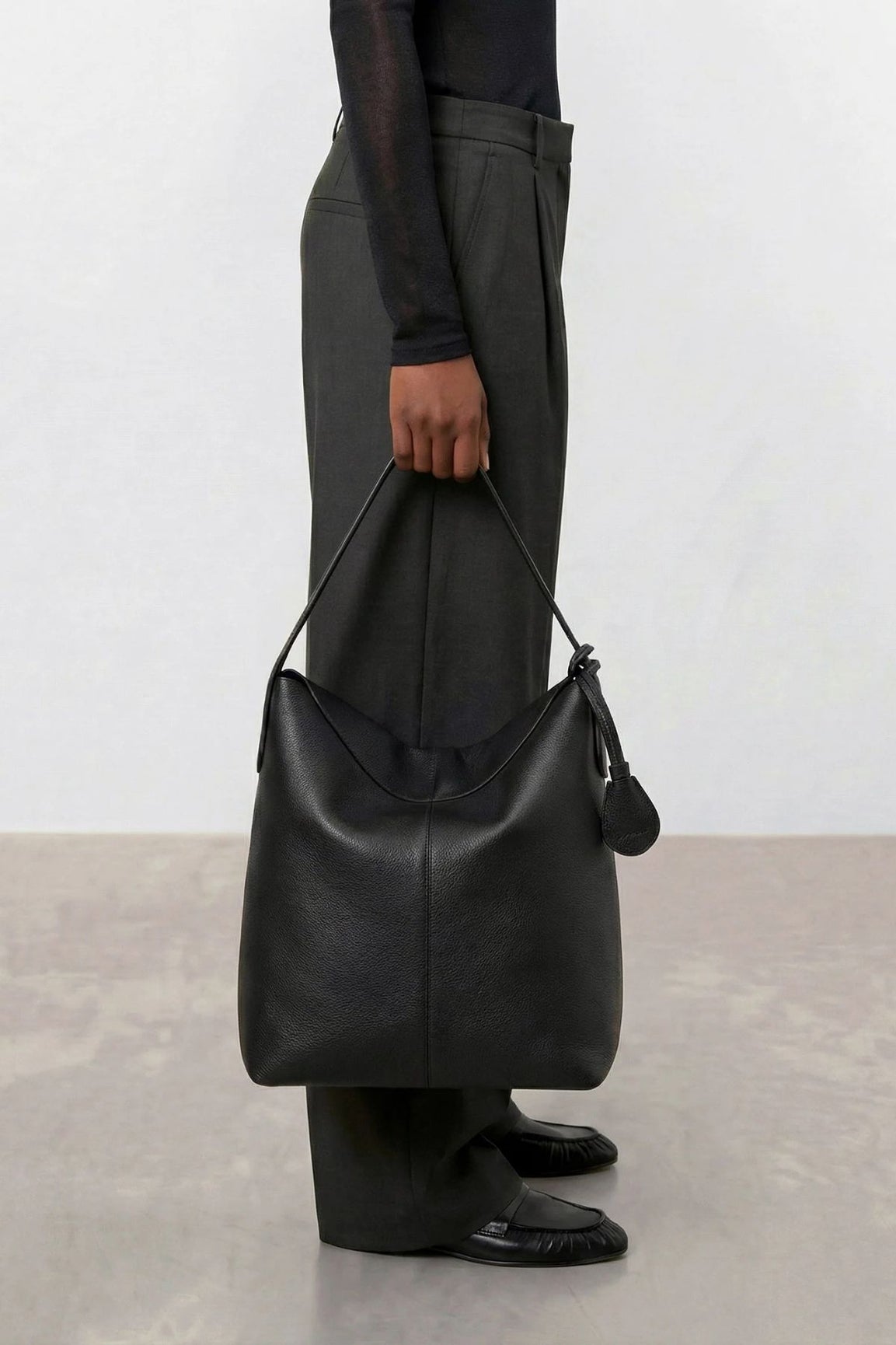 Flattered Alda Grande Shoulder Bag musta