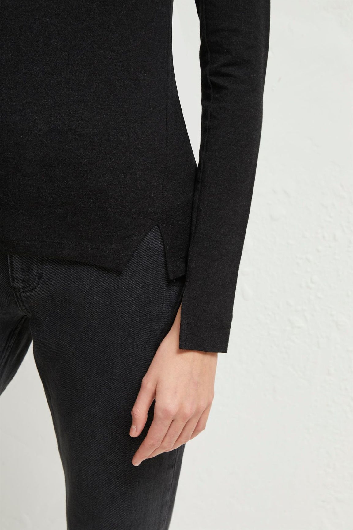 French Connection Venitia Jersey Split Cuff Top musta