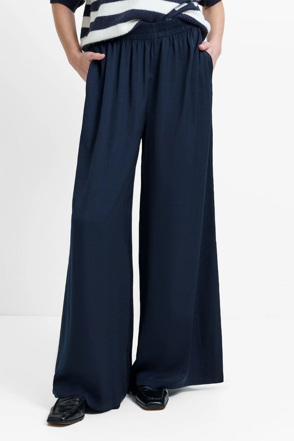 French Connection Damasco Air Flow Trousers new navy