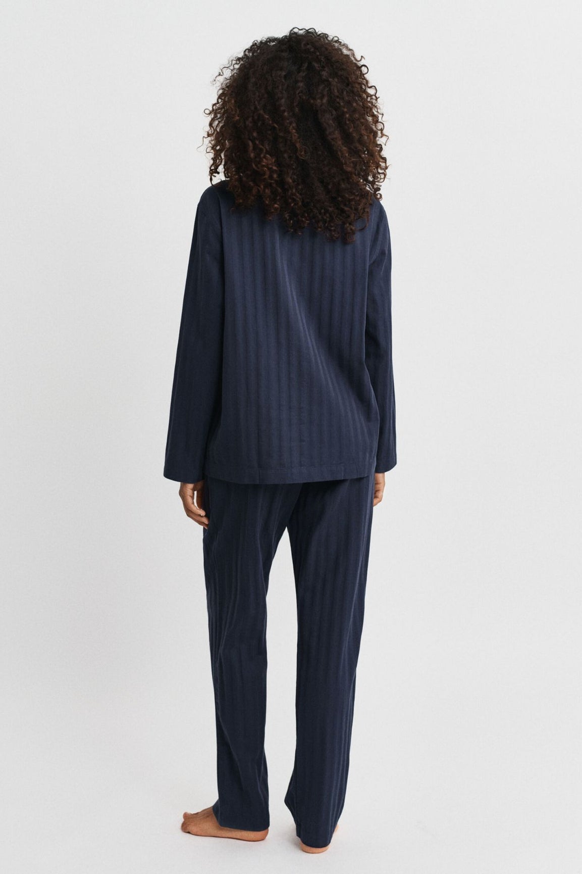 GANT Raidallinen satiinipyjama lahjapakkauksessa