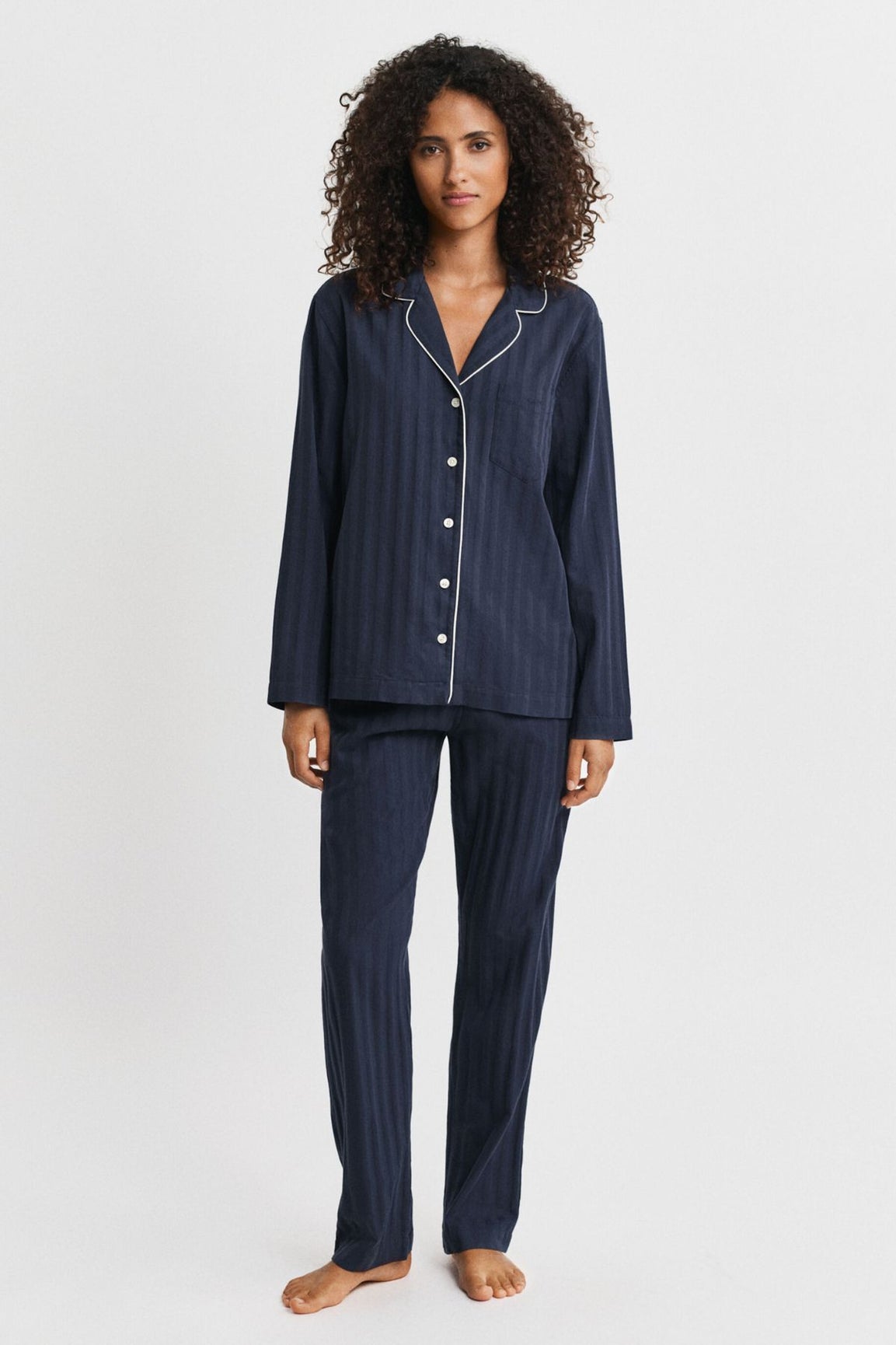 GANT Raidallinen satiinipyjama lahjapakkauksessa