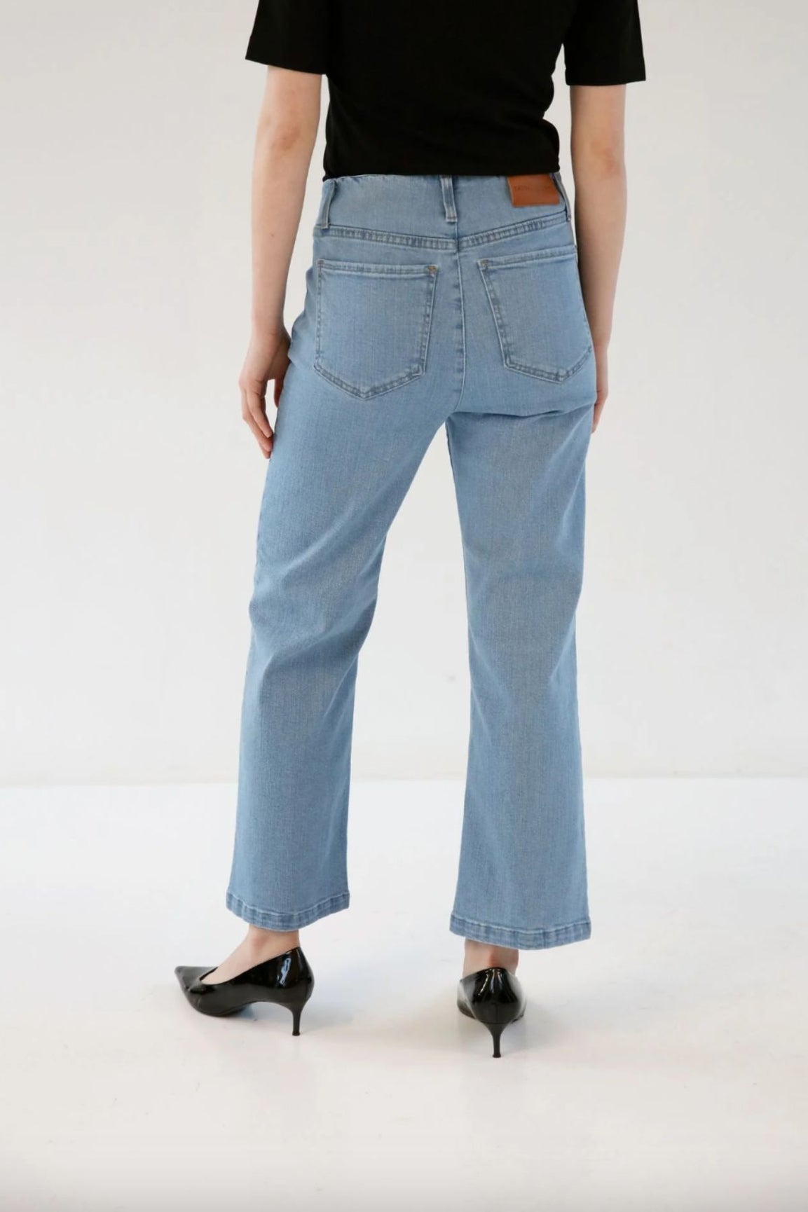 Vaaleansiniset farkut Gauhar