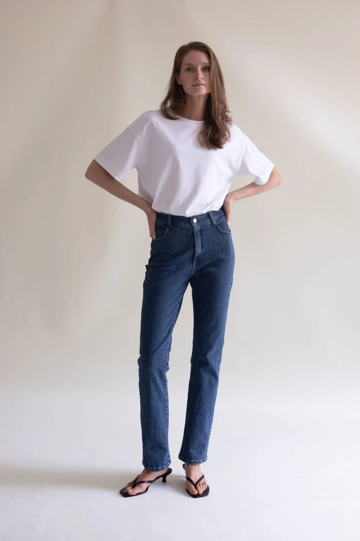 Gauhar Helsinki Boxy t-paita puhtaanvalkoinen