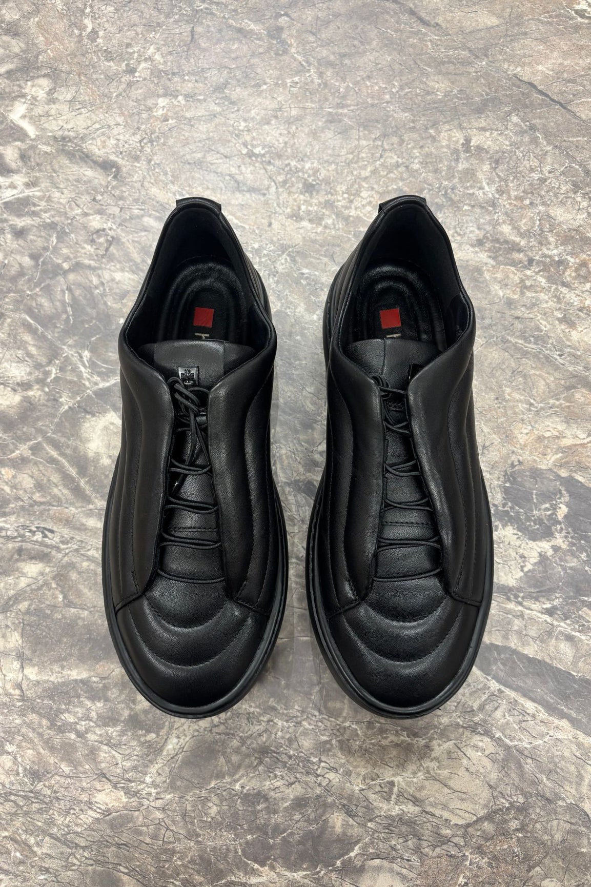 H&ouml;gl Pad tennarit musta