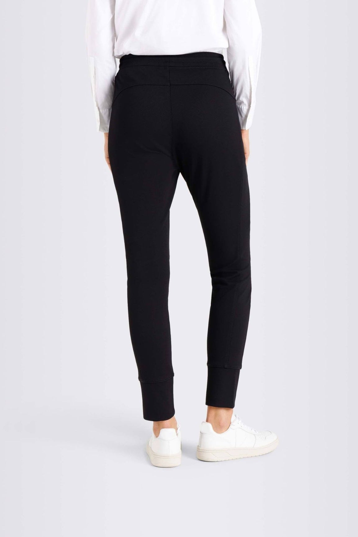 MAC Future housut musta