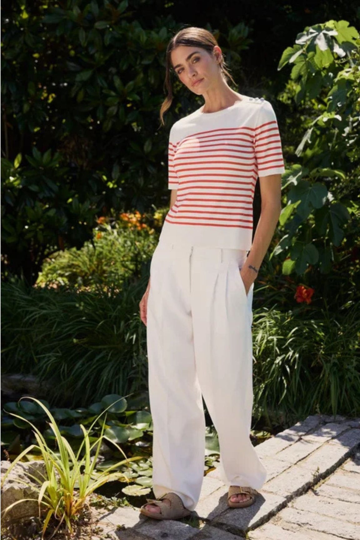 Milano Italy raitaneule punainen