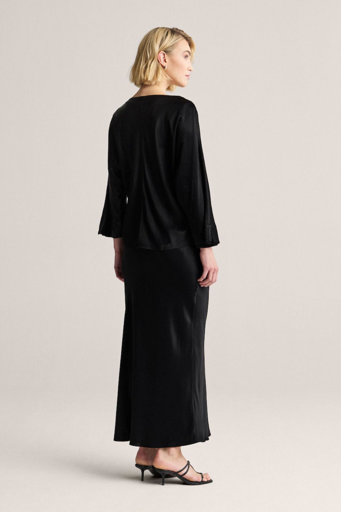 Newhouse Novalie Satin Top black