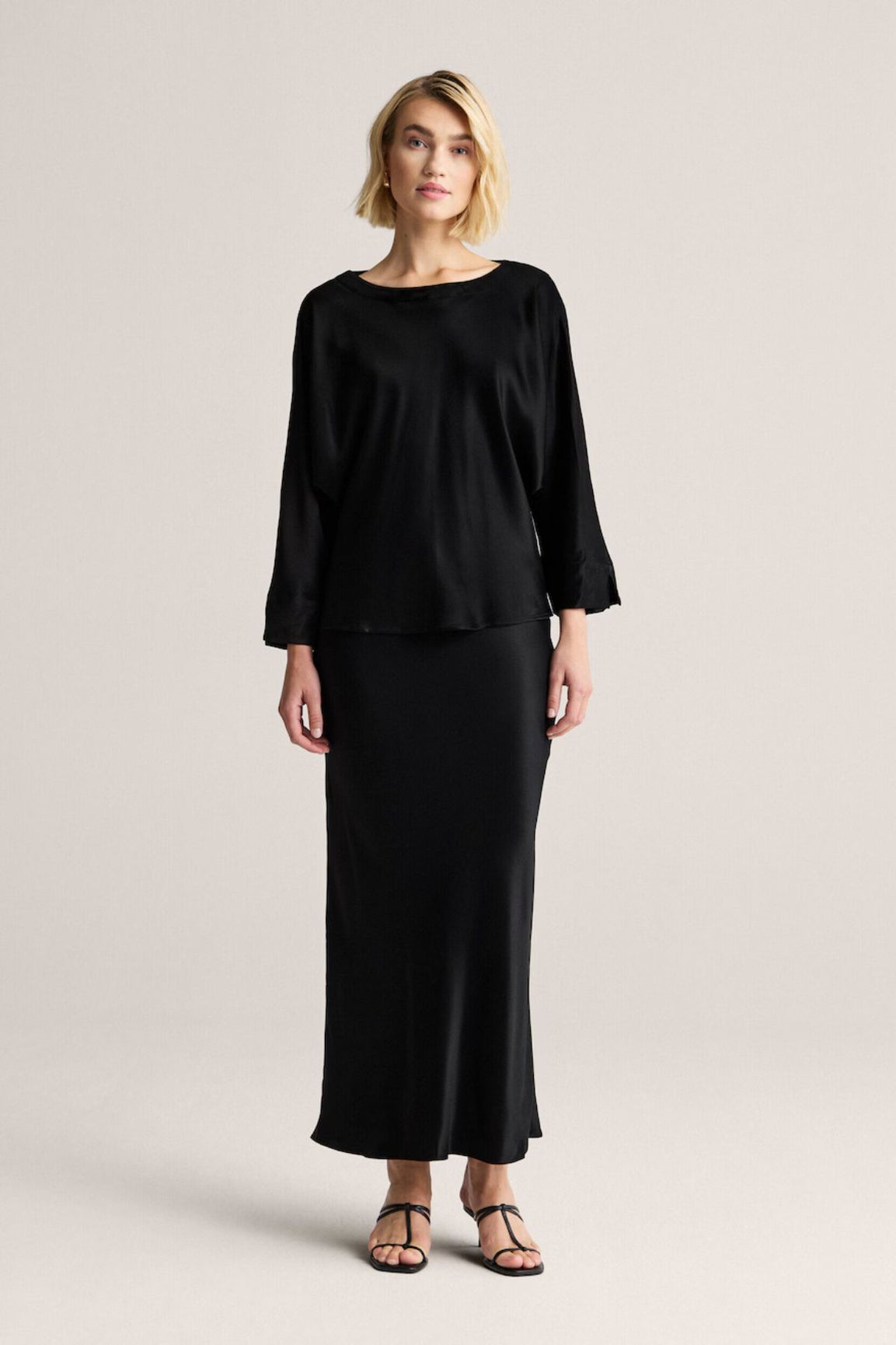 Newhouse Novalie Satin Top black