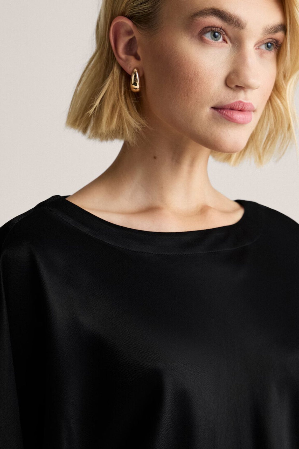 Newhouse Novalie Satin Top black