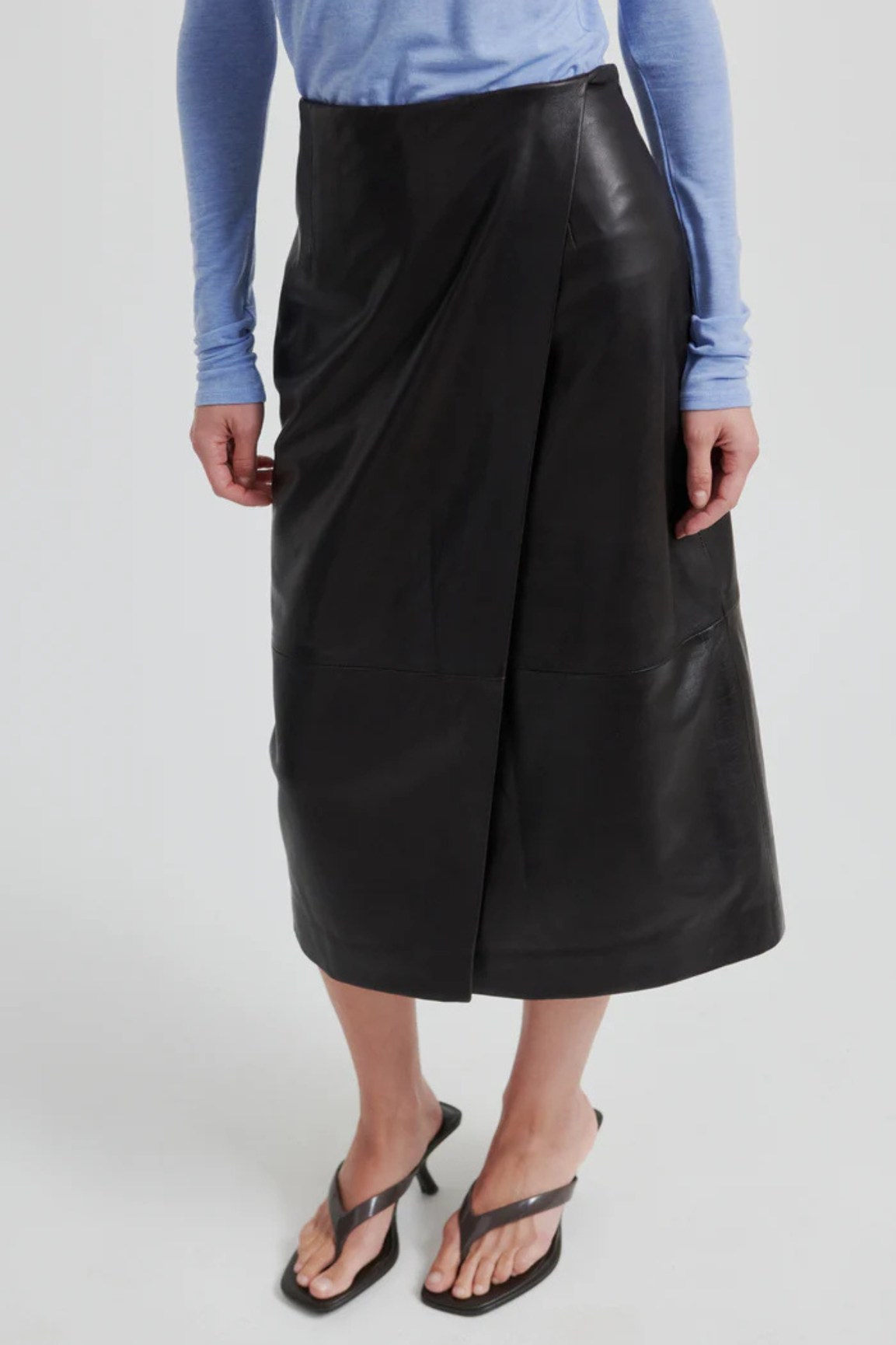 Second Female Novel nahkahame tummanruskea