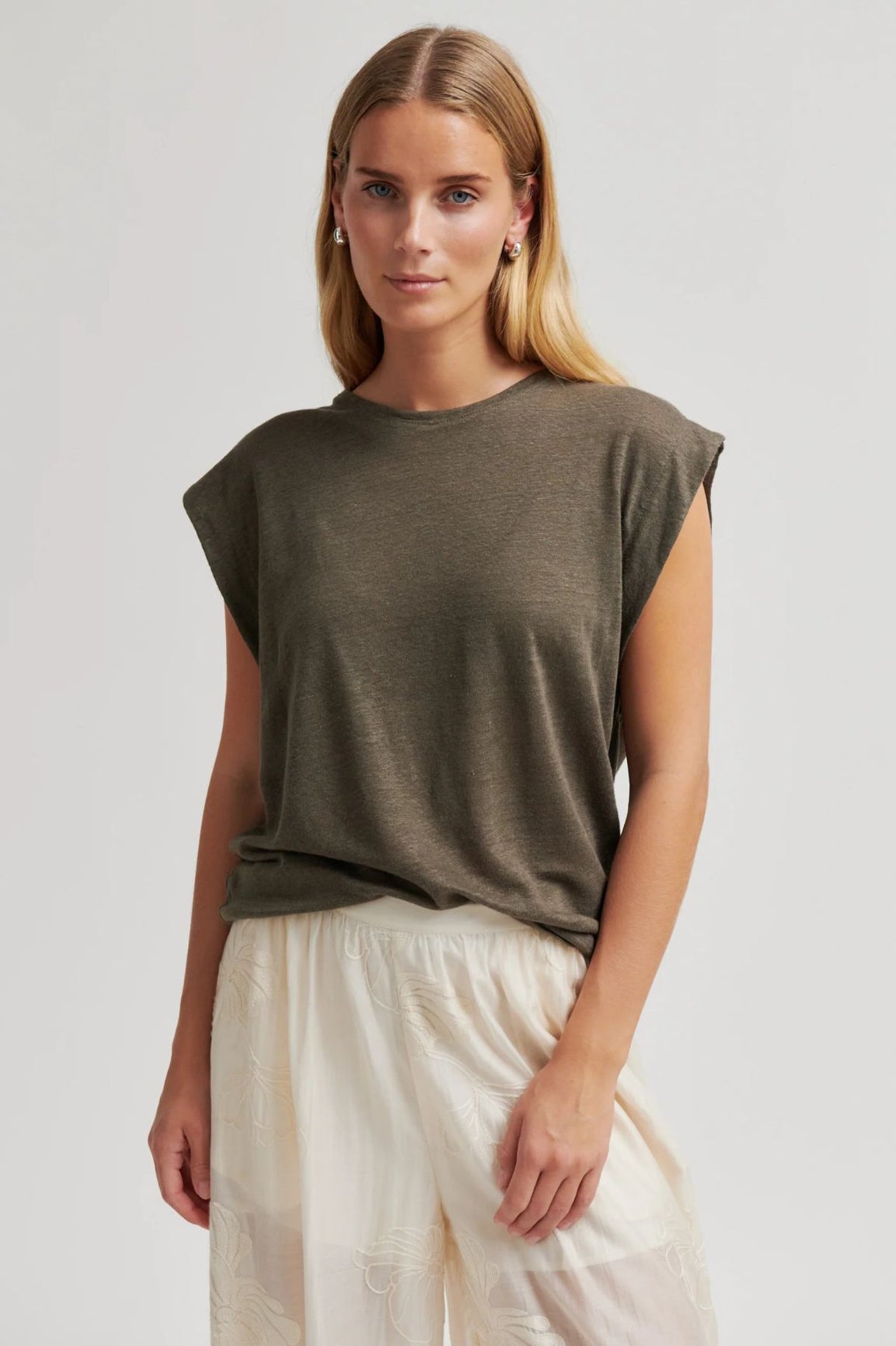 Second Female Peony Top canteen