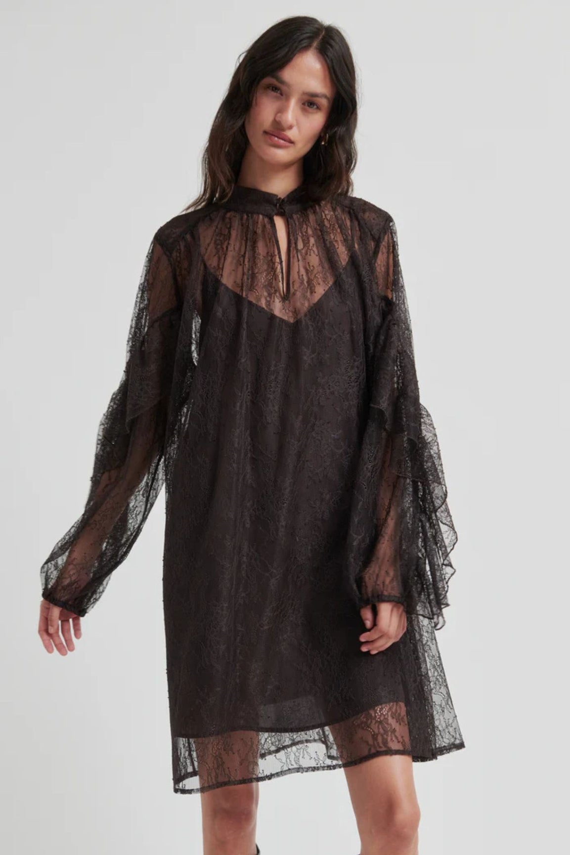 Second Female Sybell Lace Dess chocolate torte