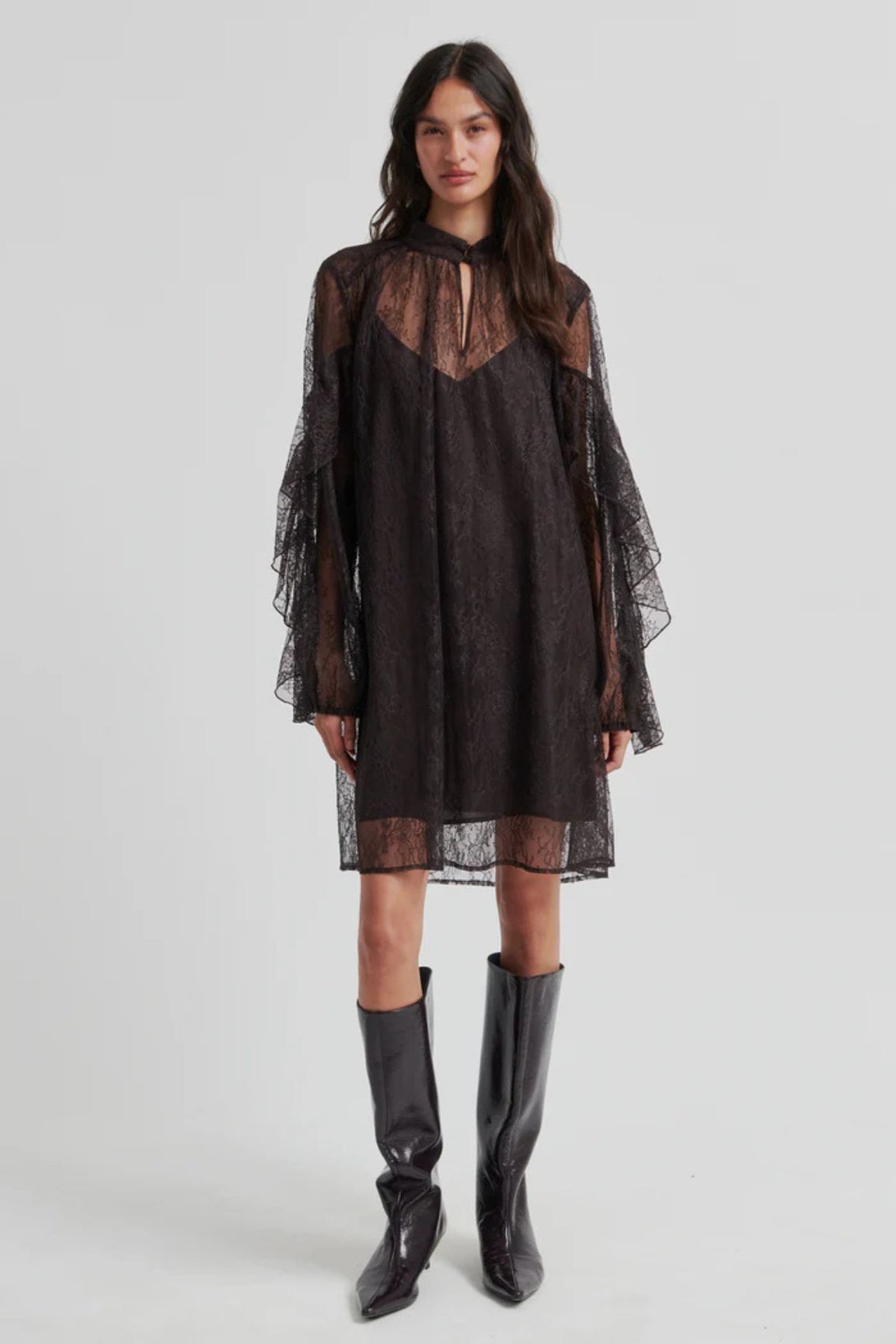 Second Female Sybell Lace Dess chocolate torte