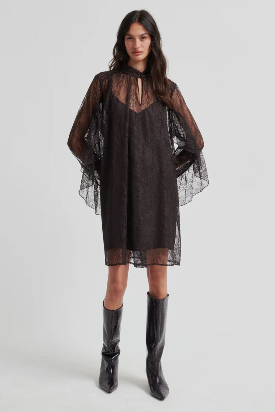 Second Female Sybell Lace Dess chocolate torte