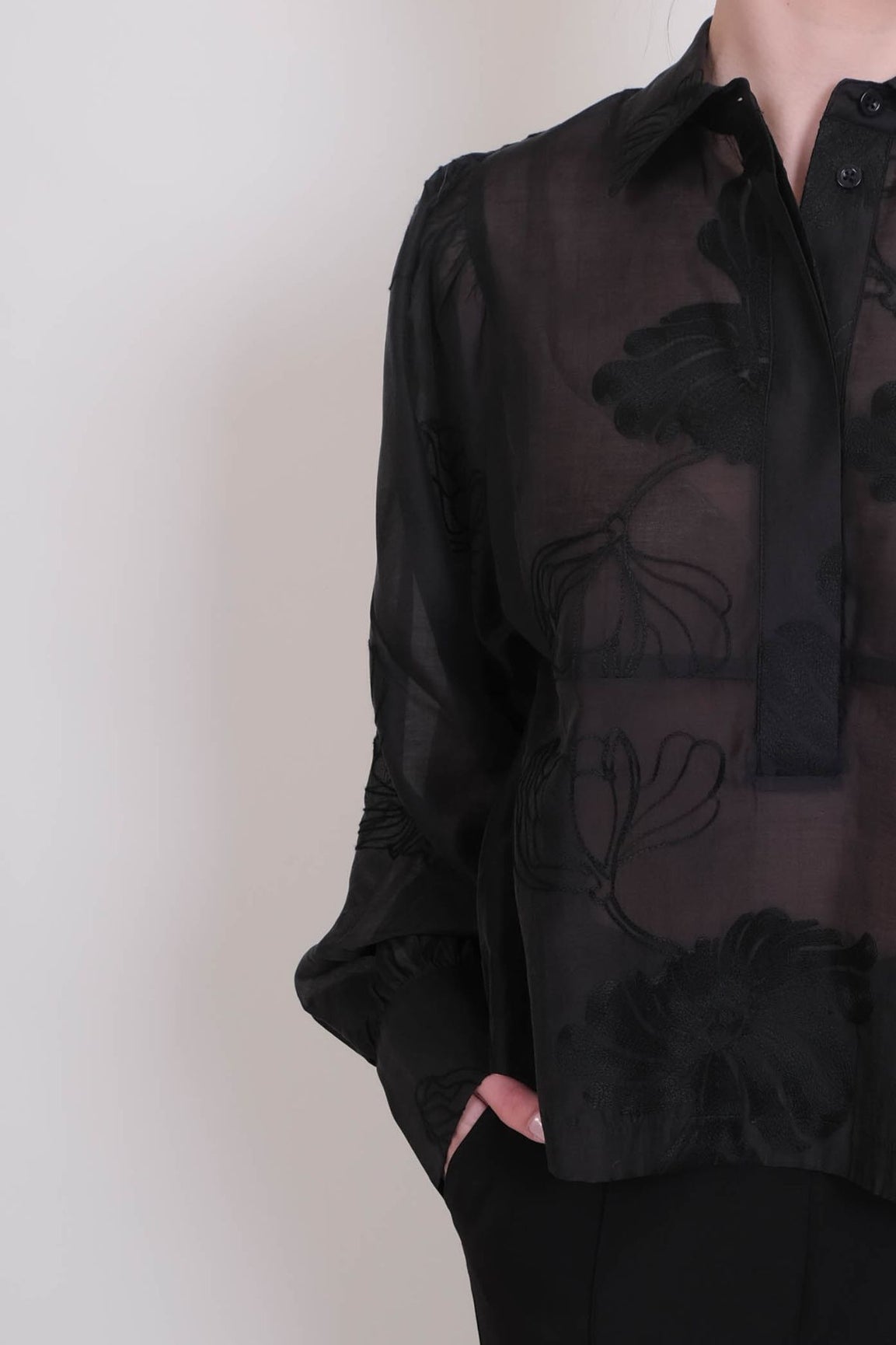 Second Female Vira Blouse musta