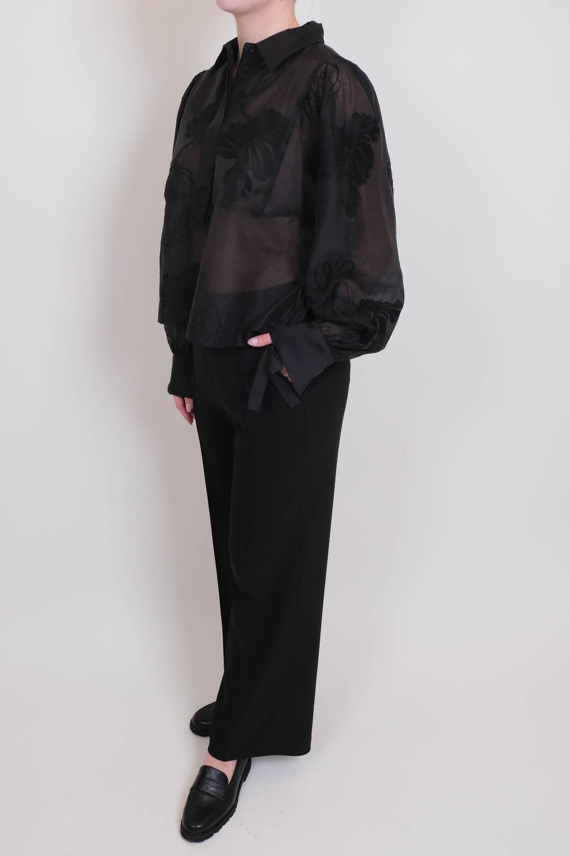 Second Female Vira Blouse musta
