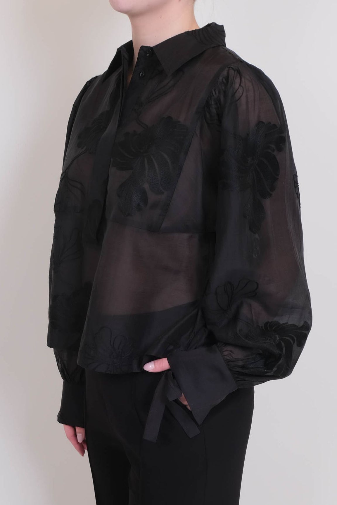 Second Female Vira Blouse musta