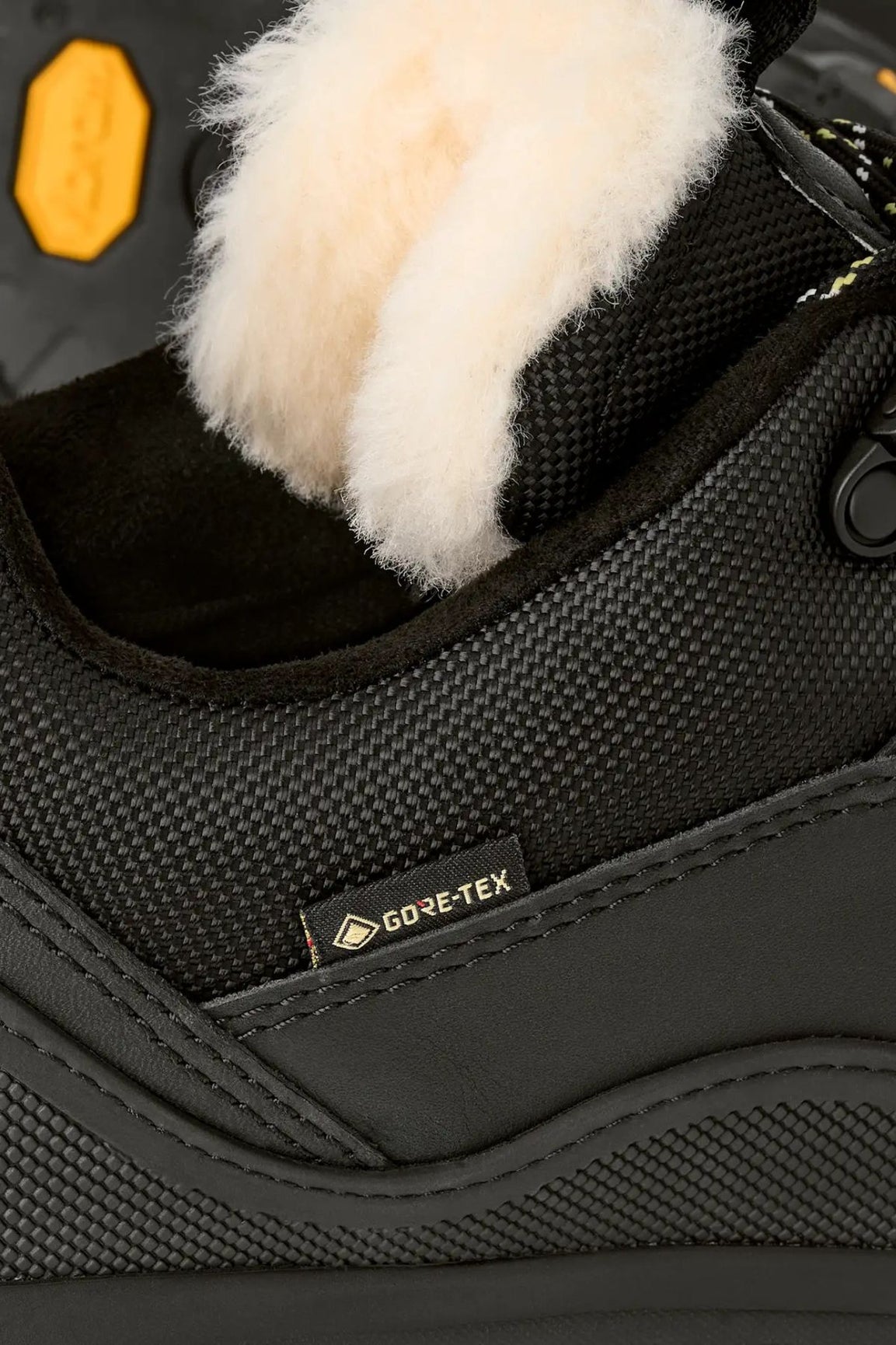 UGG Metrotrek Hiker musta