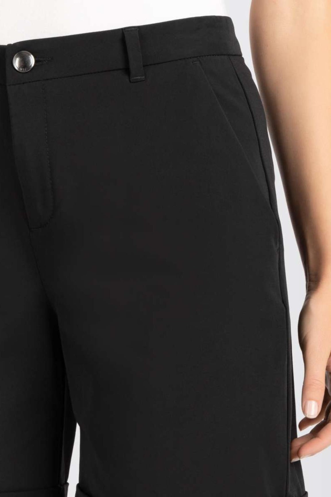 MAC Suna shortsit musta