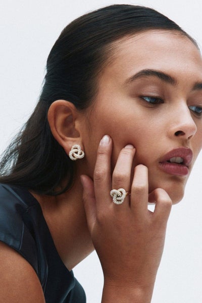 Edblad Infinity Knot Sparkle Studs L Gold