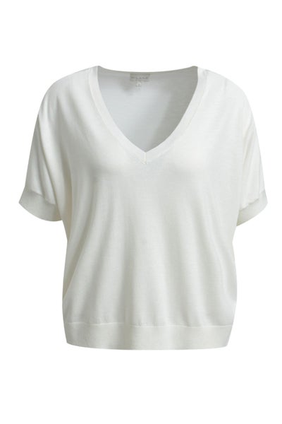 Milano Italy neule v-p&auml;&auml;ntiell&auml; luonnonvalkoinen